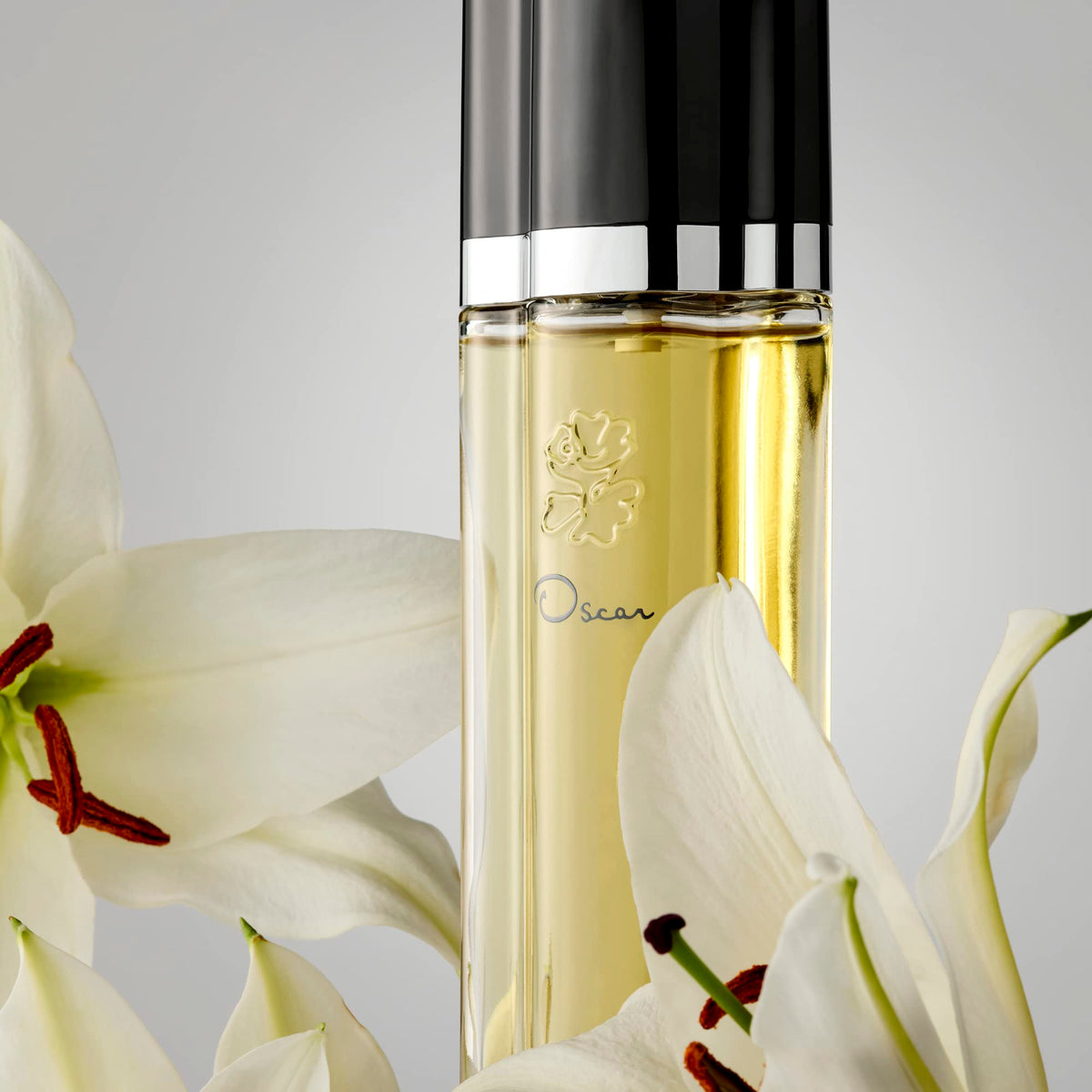 Oscar de la Renta Eau de Toilette bottle back view