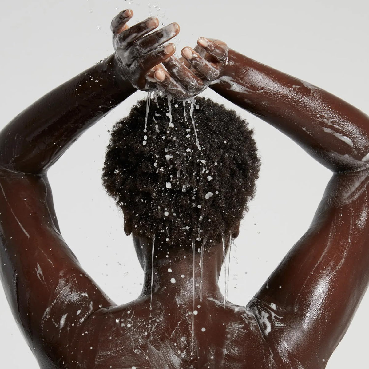 OUAI Body Cleanser Melrose Place with loofah