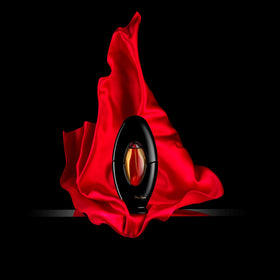 Paloma Picasso Eau de Parfum spray close-up