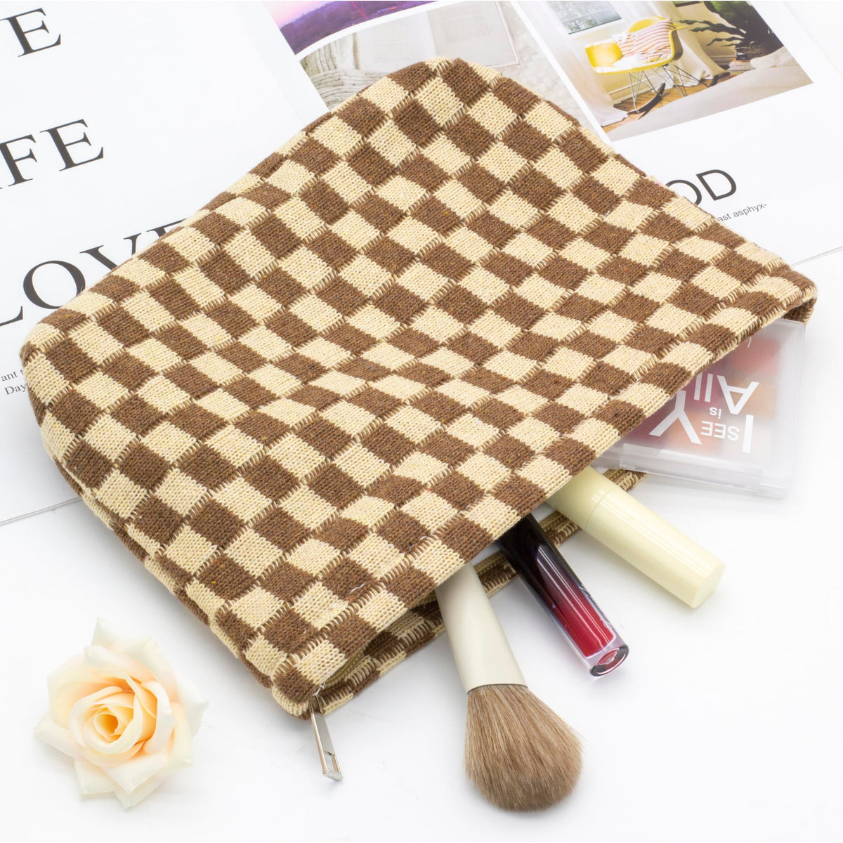 PAZIMIIK Checkered Makeup Bag side view with zipper