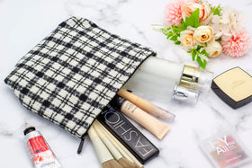 PAZIMIIK cosmetic pouch side view with zipper