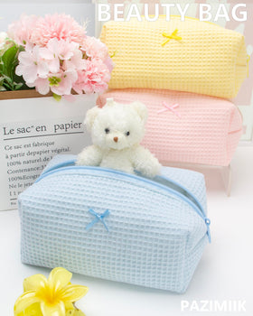 PAZIMIIK Cozy Makeup Bag with zipper detail