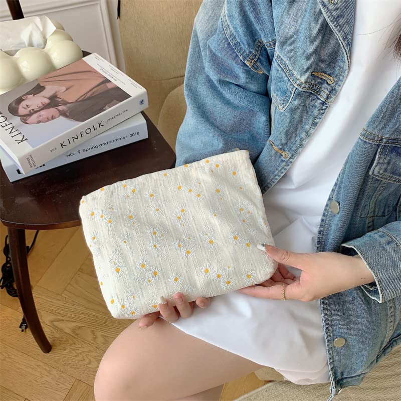 PAZIMIIK Flat Makeup Bag Daisy Beige lifestyle scene