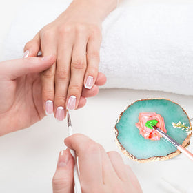 Pengxiaomei Nail Art Palette Set in use at a nail salon