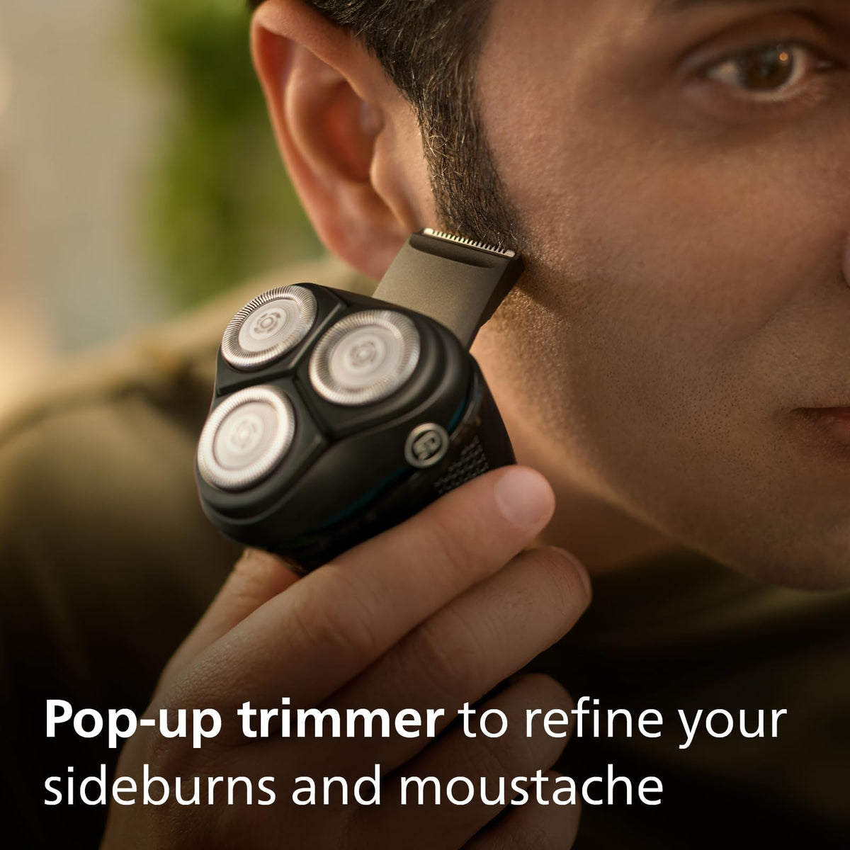 PHILIPS Shaver 3000 with charging cable and accessories