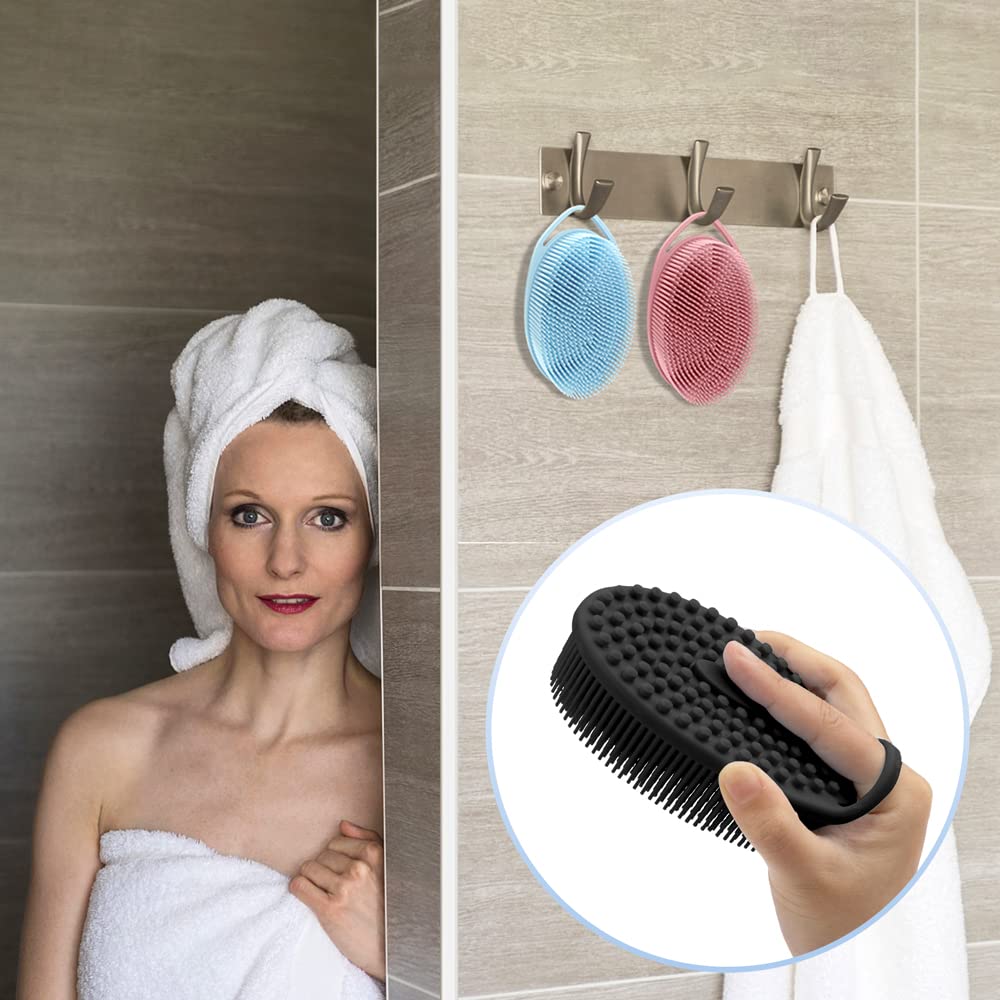 PQRUU Silicone Body Scrubber demonstrating rich lather with body wash