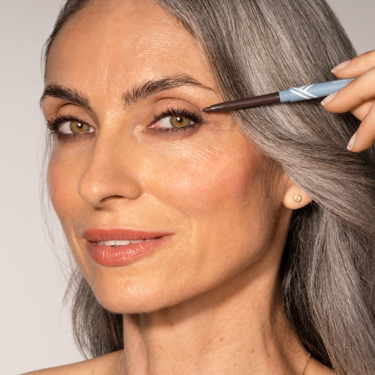 PROMETICS PrimeEyes Glide Eyeliner brown in makeup setup