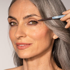 PROMETICS PrimeEyes Glide Eyeliner brown in makeup setup