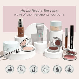 PÜR MINERALS 4-in-1 foundation applied on model's face