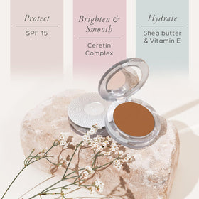 PÜR MINERALS 4-in-1 Pressed Mineral Powder Foundation Cinnamon application on skin