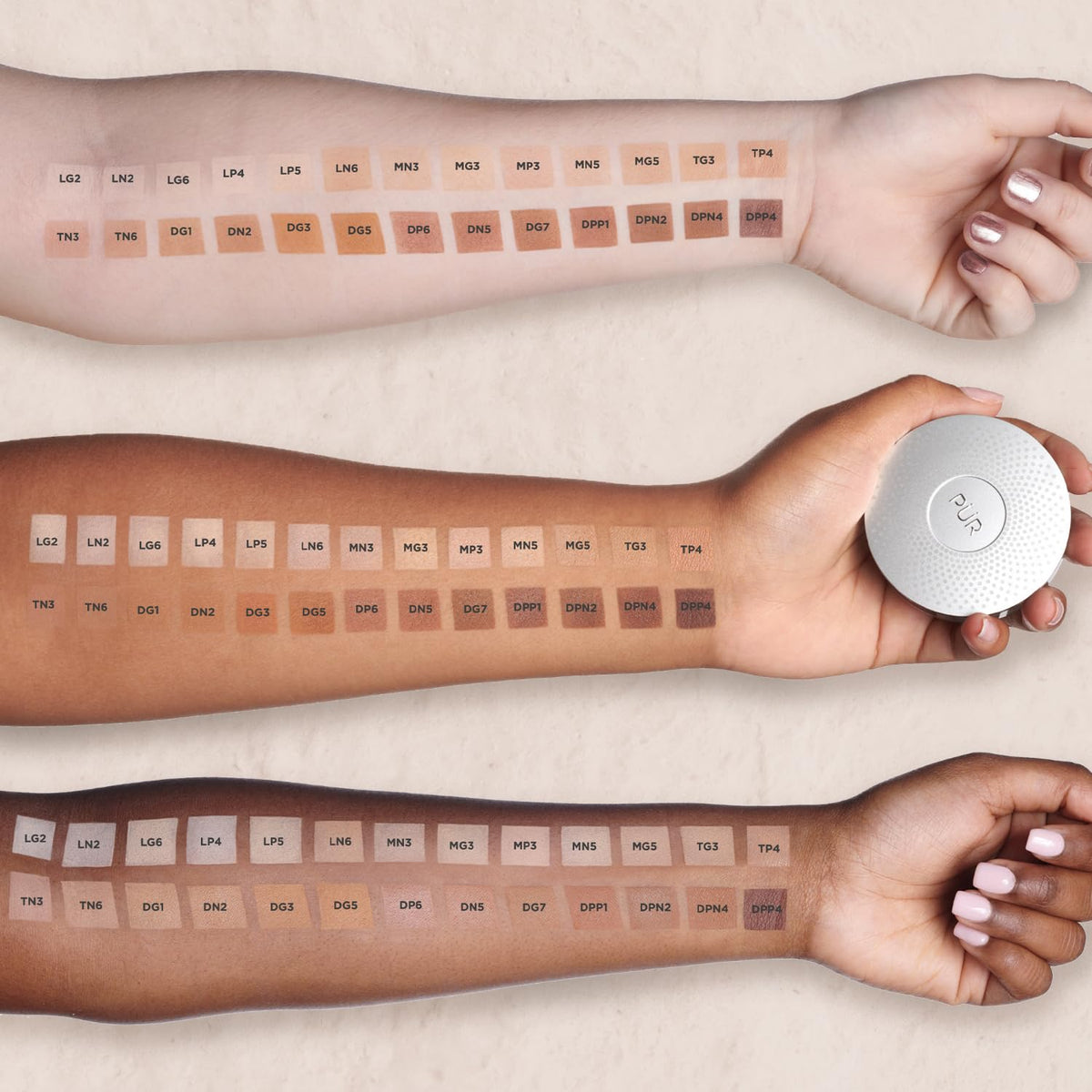 PÜR MINERALS 4-in-1 Pressed Mineral Powder Foundation Ivory on skin