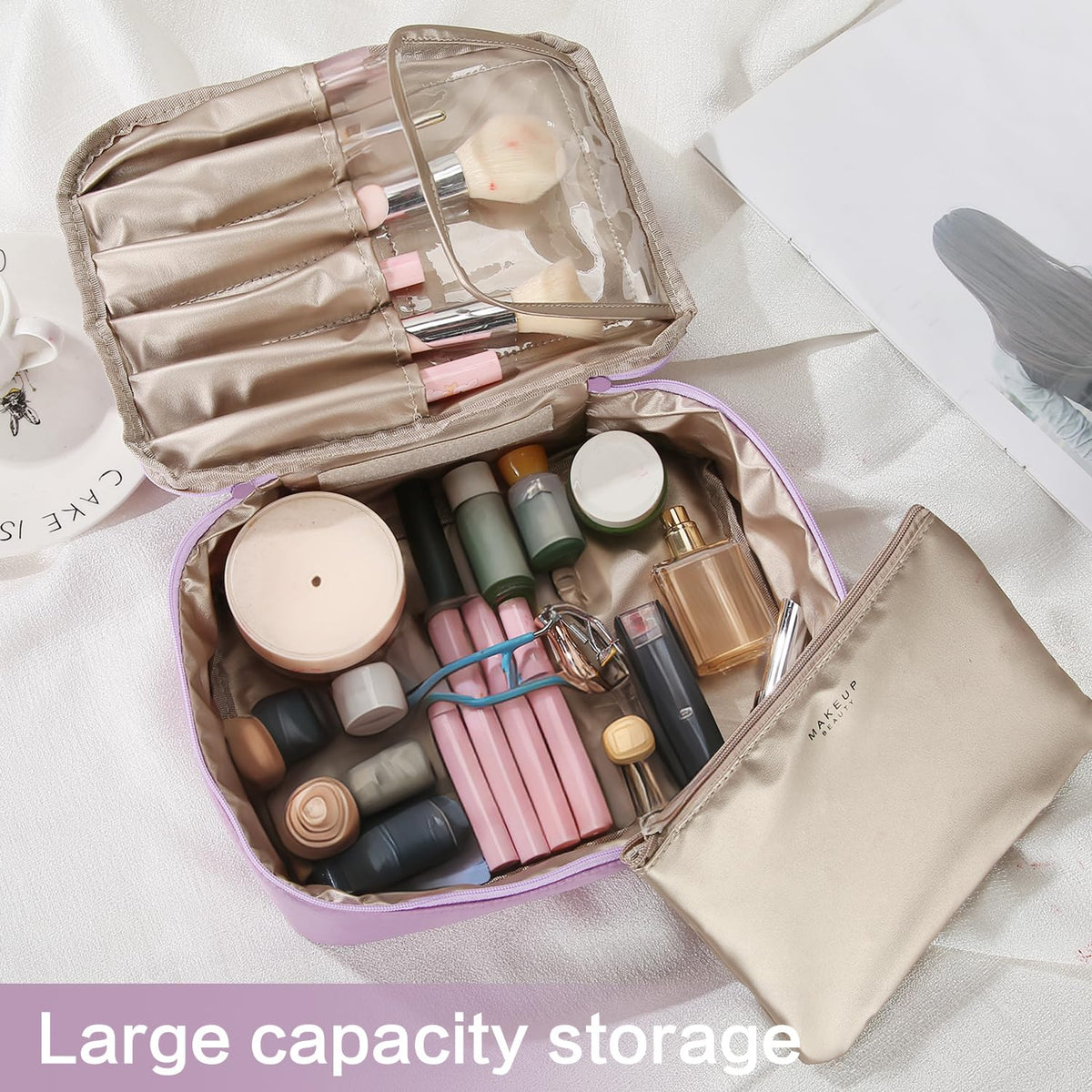 Queboom Travel Makeup Bag showing waterproof feature