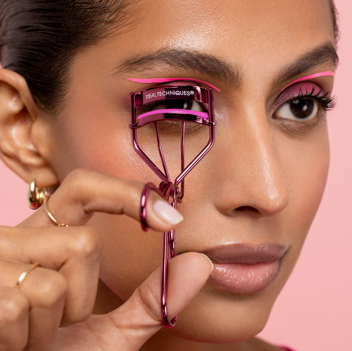 Real Techniques eyelash curler in use on model