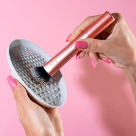 Real Techniques Foundation Brush packaging