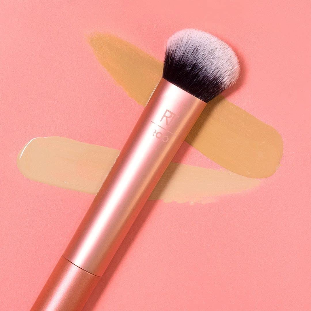 Real Techniques Foundation Brush side view