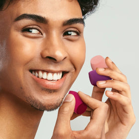 Real Techniques Mini Miracle Complexion Sponge flat edge for application
