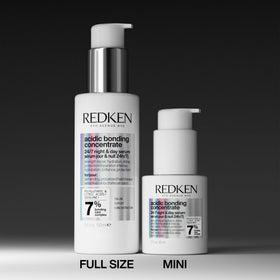 Redken Acidic Bonding Concentrate Mini Hair Serum texture on hand