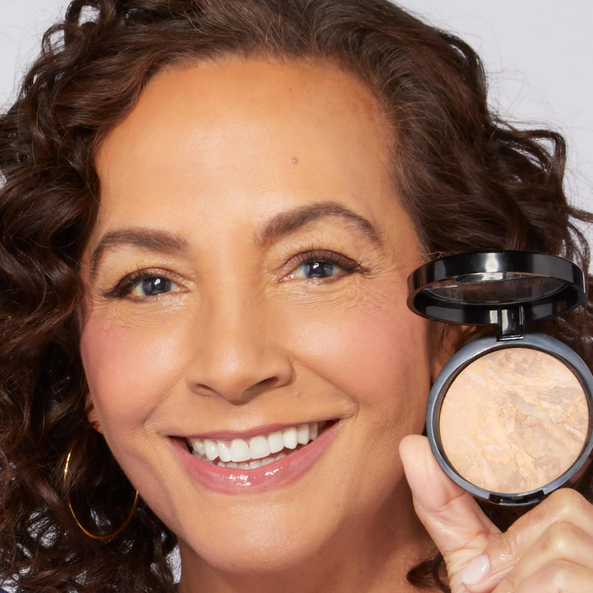 Retractable Kabuki Brush close-up
