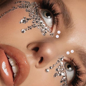 Rhinestones in different sizes for versatile application