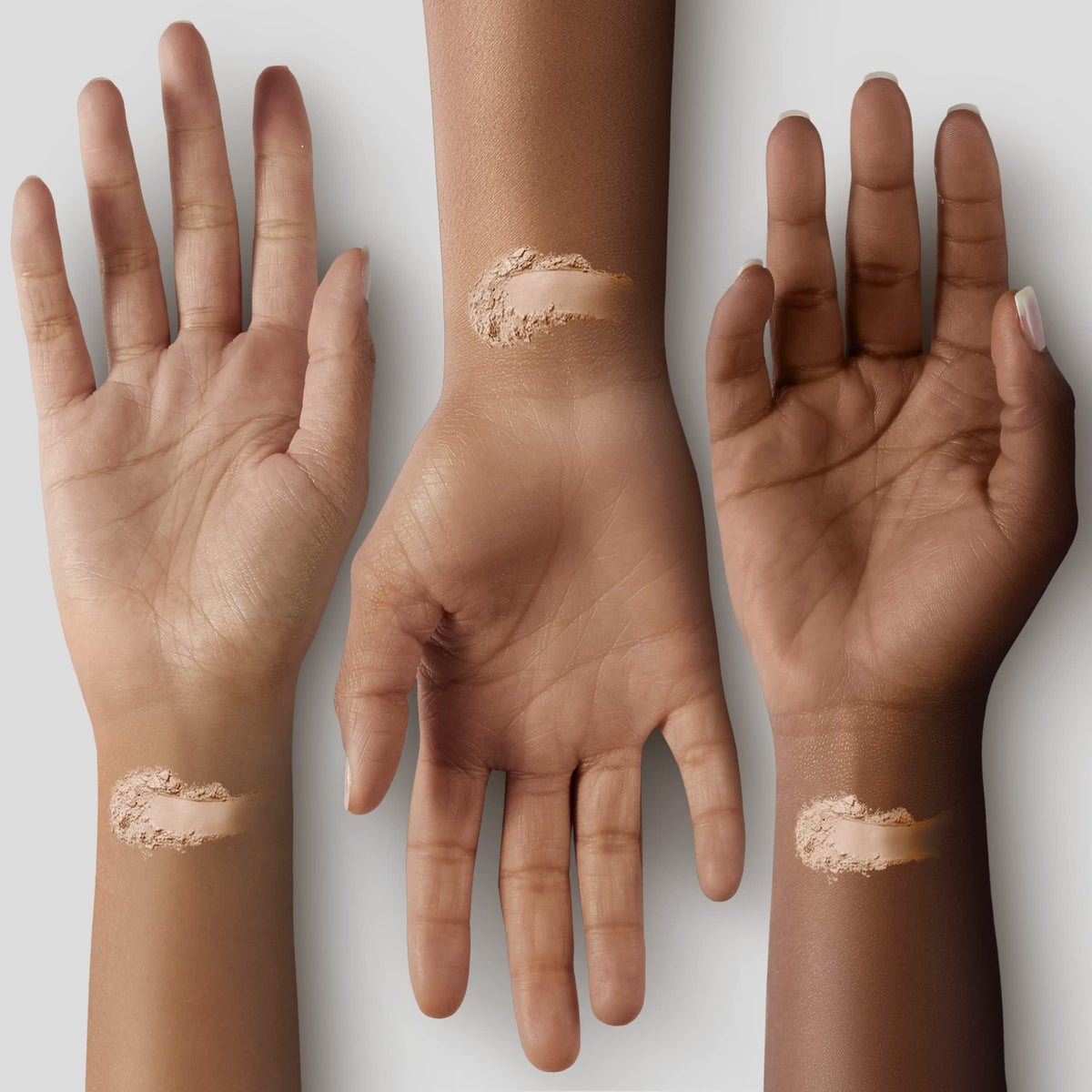 Rimmel Stay Matte 004 Sandstorm in hand for application