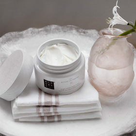 RITUALS The Ritual of Sakura Body Cream 220ml packaging