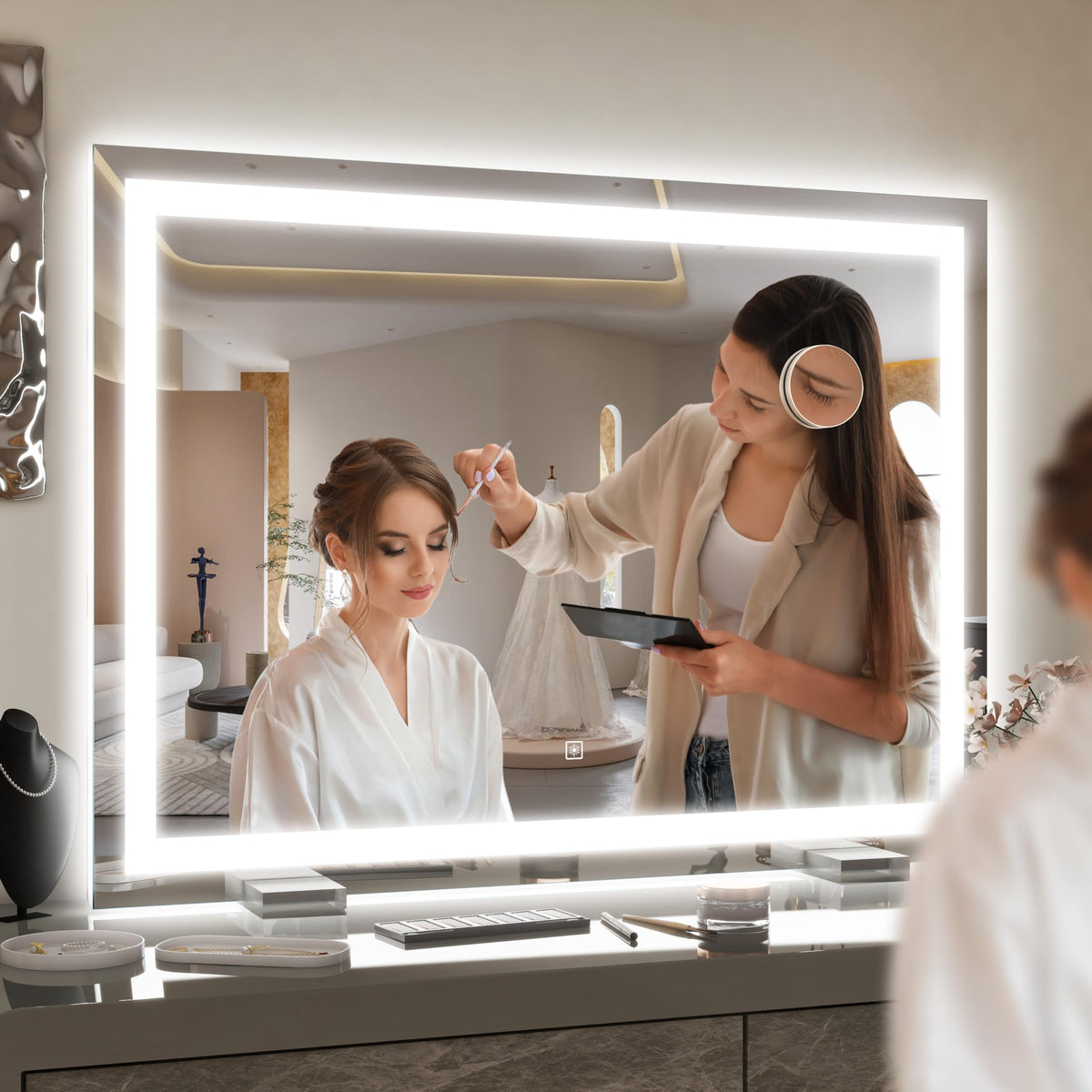ROLOVE large lighted mirror showcasing natural lighting mode