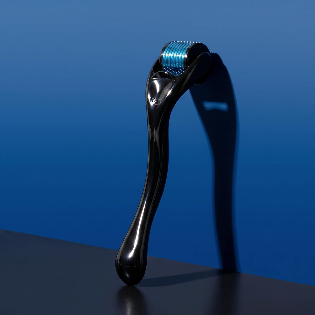 ROSELYNBOUTIQUE Derma Roller side view showing ergonomic handle