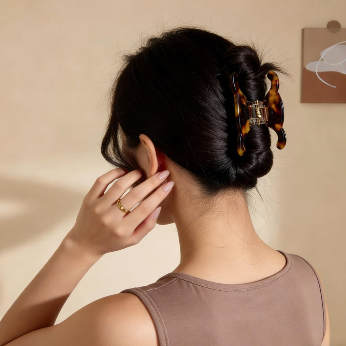 ROVLET Acetate Butterfly Hair Clips in Soft Shell White