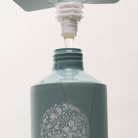 RŌZ Foundation Shampoo Refill being poured into bottle