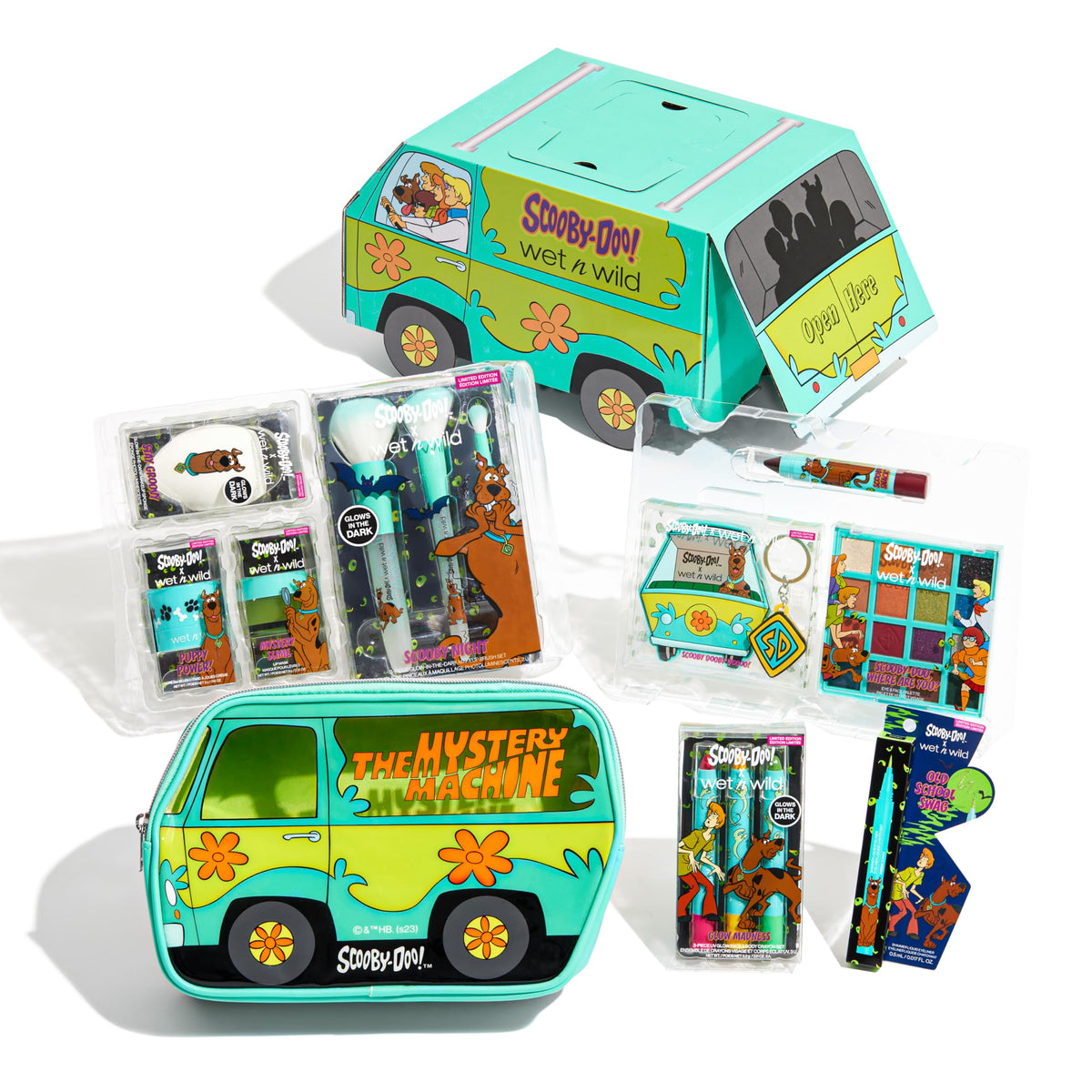 Scooby Doo makeup set contents including palettes and brushes