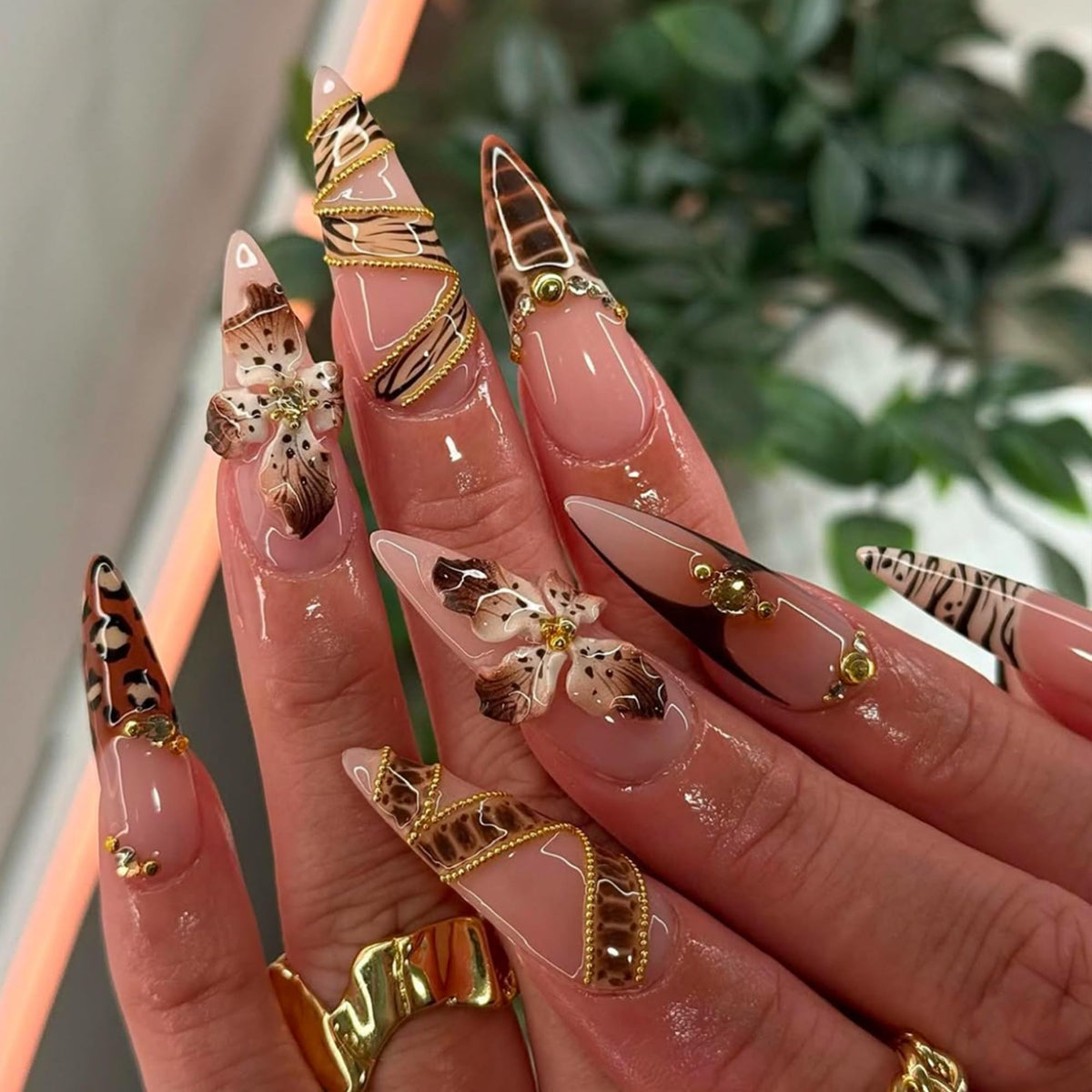 SEENEEY Almond Press on Nails 24pcs front view with floral design