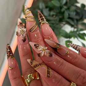 SEENEEY Almond Press on Nails 24pcs front view with floral design