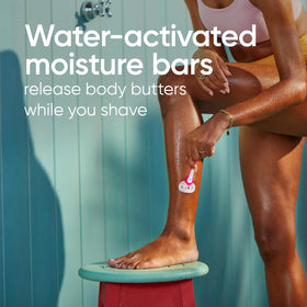Shapely handle of Gillette Venus Disposable Razor for control