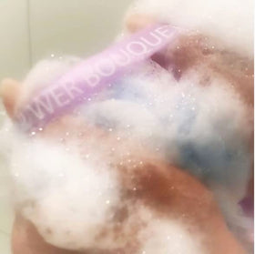Shower Bouquet XL Loofah Bath Sponge with body wash
