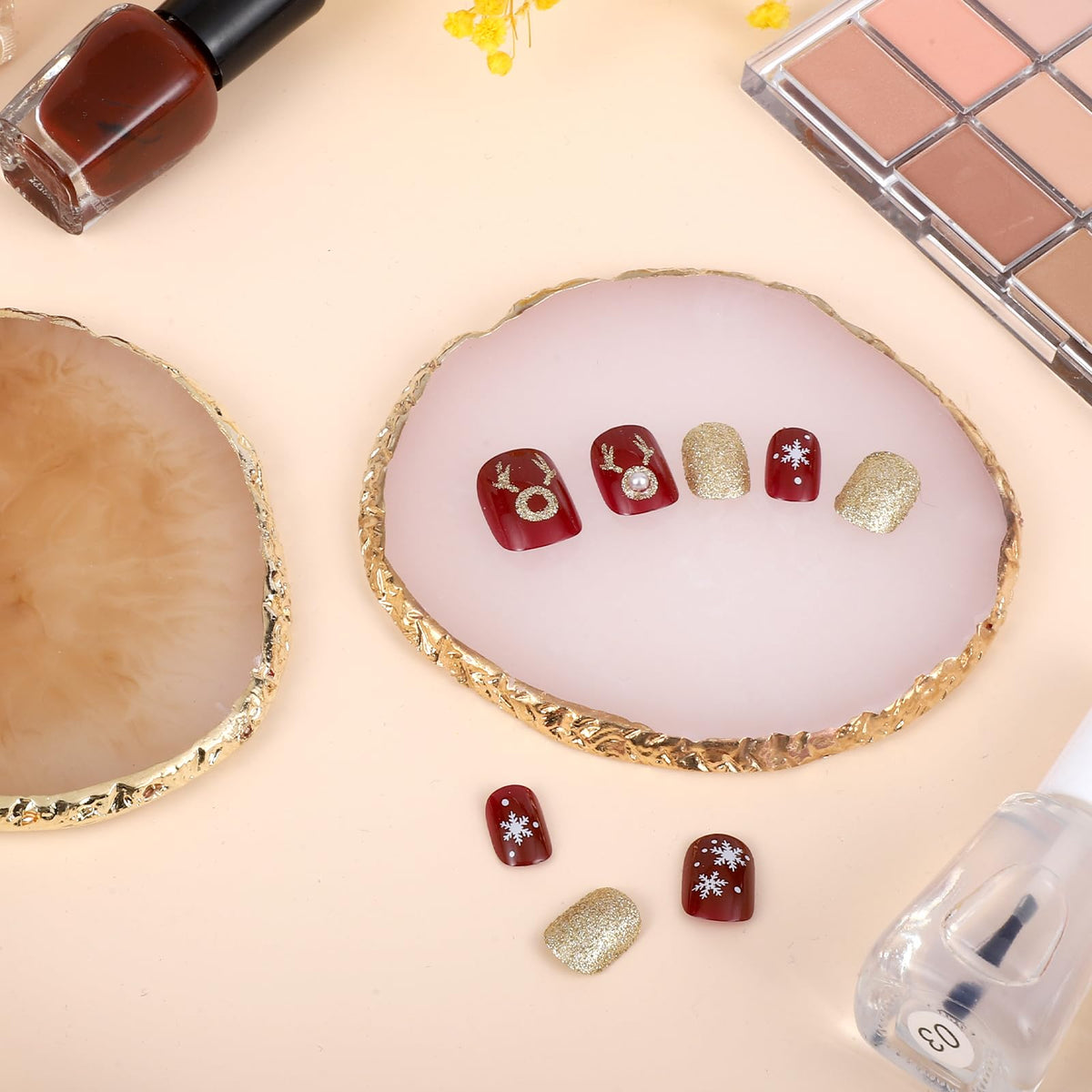 Side view of Pengxiaomei Resin Nail Art Palette, smooth surface