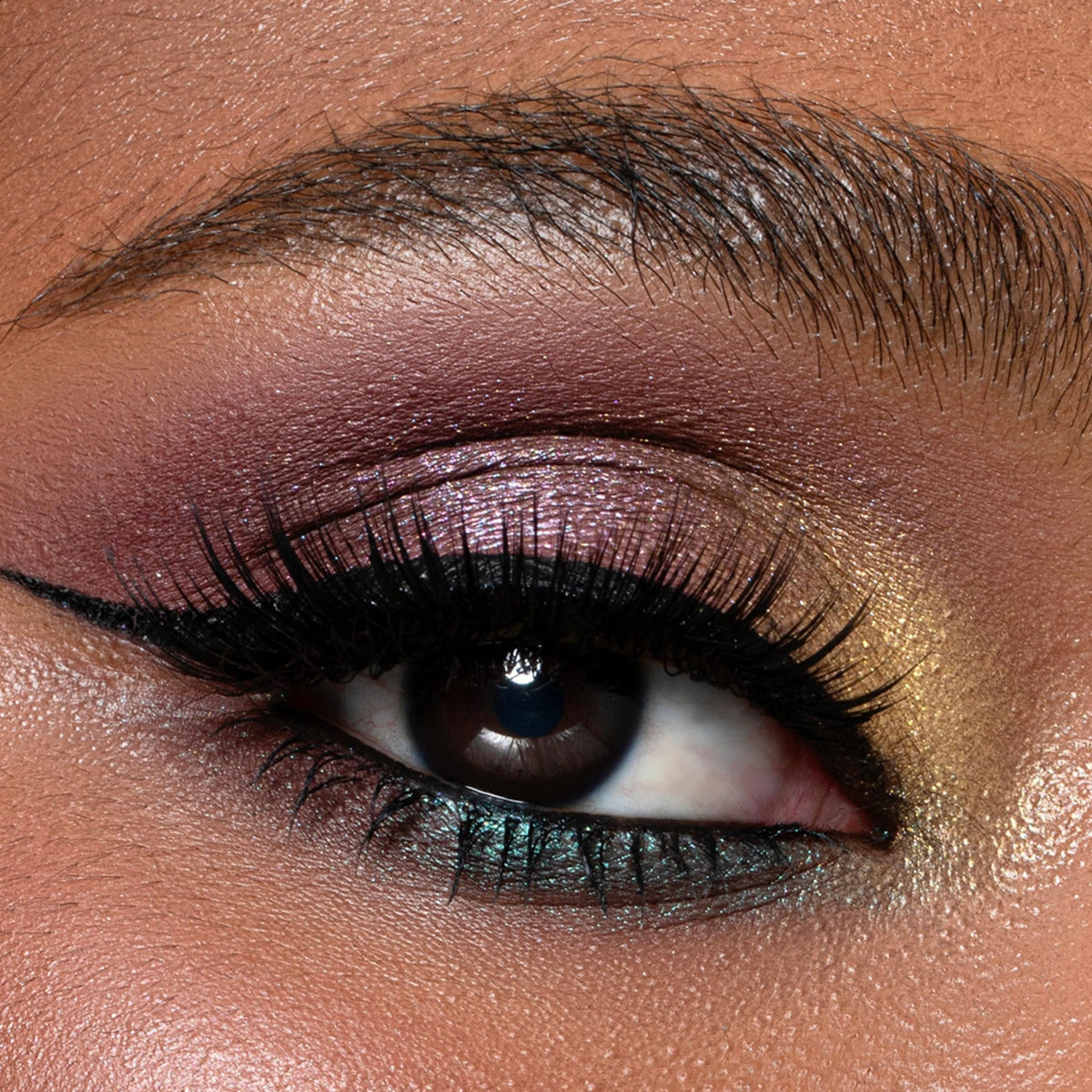 SIGMA BEAUTY Jewels Eyeshadow Palette in travel bag