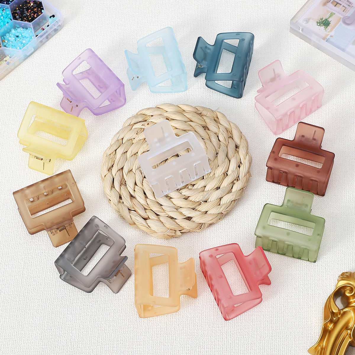 Sisiaipu 2 Inch Medium Hair Claw Clips in Brown