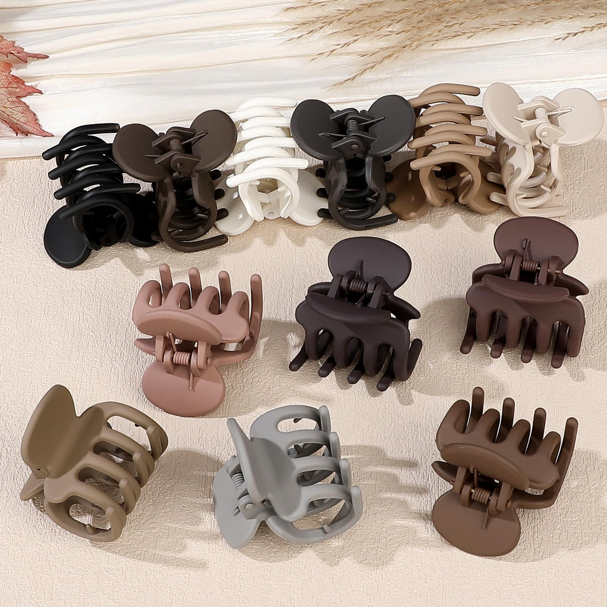 Sisiaipu claw clips being used to style hair