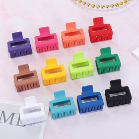 Sisiaipu hair claw clips displayed in a pack