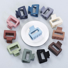 Sisiaipu Medium Hair Claw Clips featuring Light Brown and White
