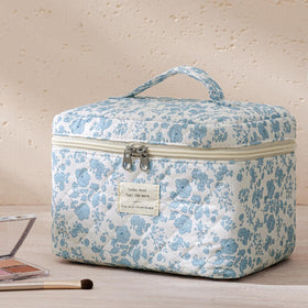 Small HBselect makeup bag side view with zipper