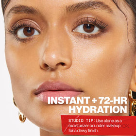 Smashbox Photo Finish Hydrating Primerizer in lifestyle setting
