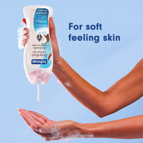 Softsoap Moisturizing Body Wash cap and label close-up
