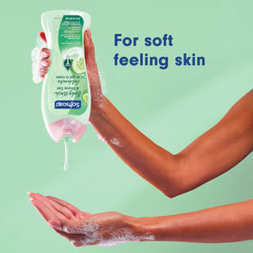 Softsoap Moisturizing Body Wash cap detail
