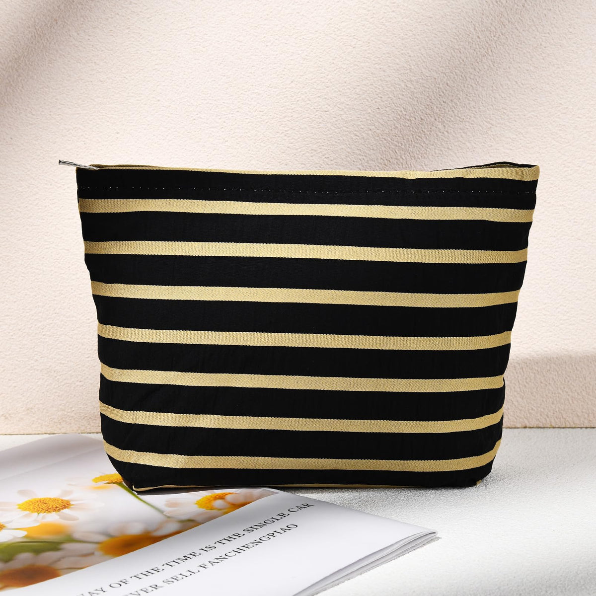 SOIDRAM Makeup Bag packaging display