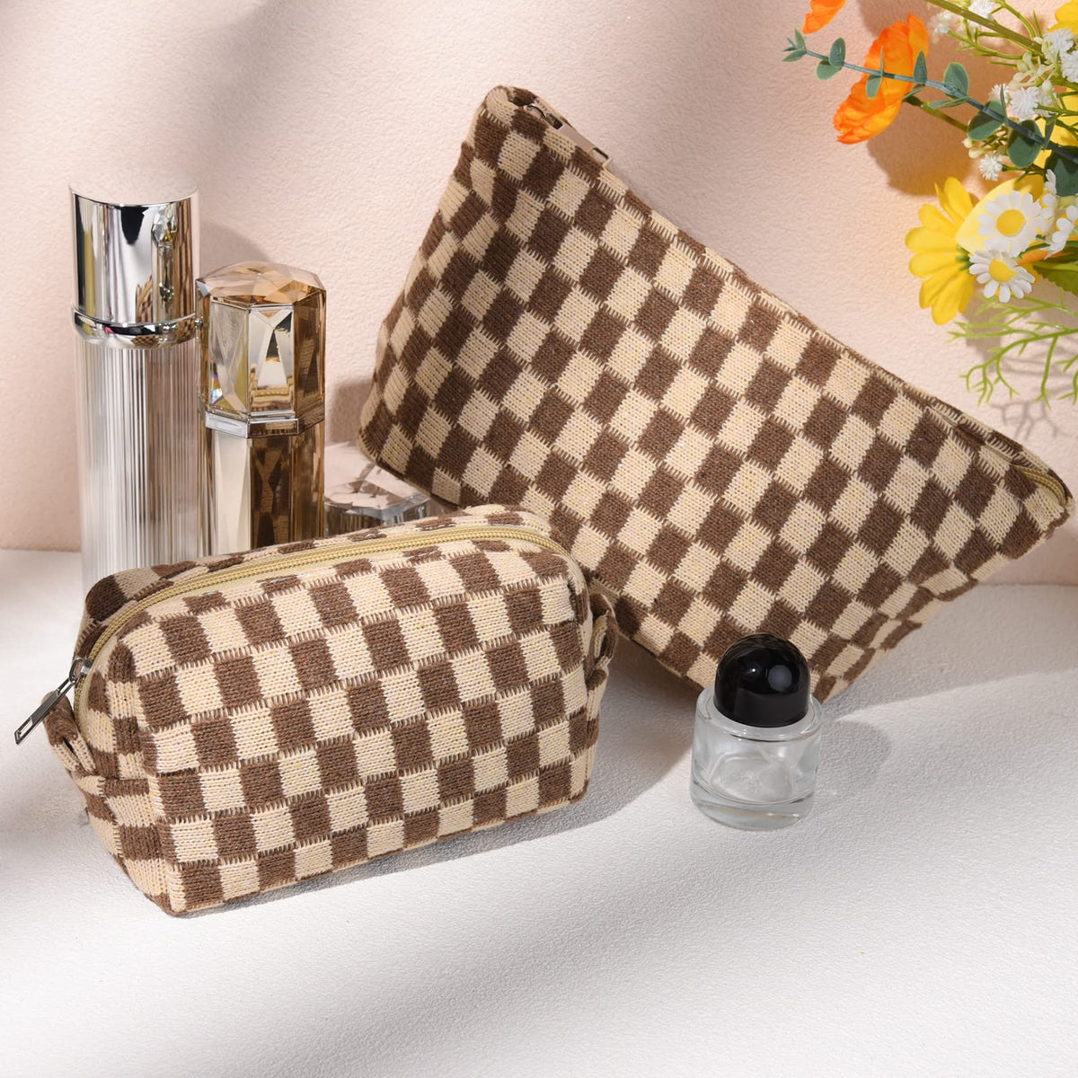 SOIDRAM small checkered makeup bag close-up