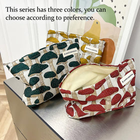 STARDW Cute Makeup Bag packaging display