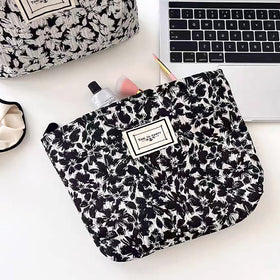 STARDW Floral Makeup Bag showing smooth zipper detail