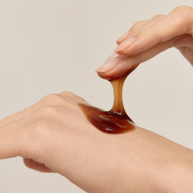 Sulwhasoo Clarifying Peel Off Face Mask application on model's face