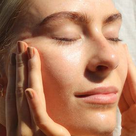 Summer Fridays Cloud Dew Gel Cream Moisturizer application on skin
